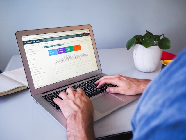 How Small Businesses Get Customers Online